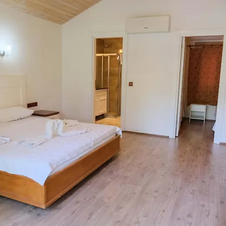 Apella Hotel 3*